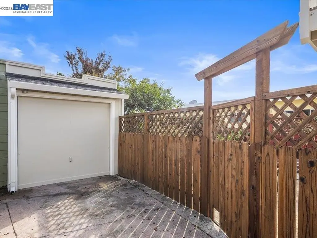 2924 Morcom Avenue Oakland CA 94619