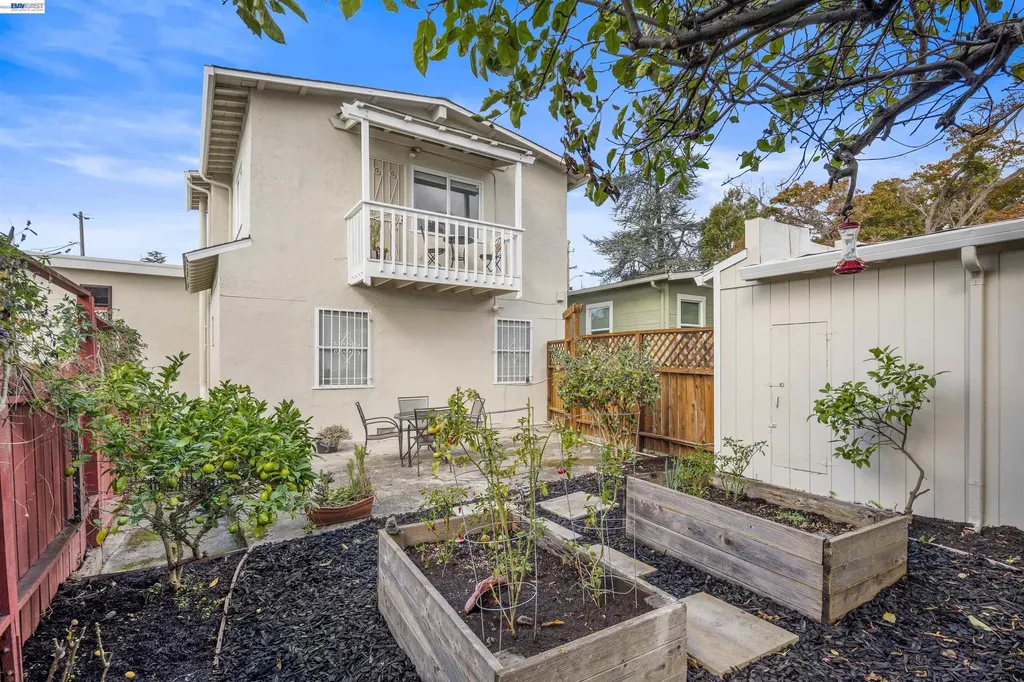2924 Morcom Avenue Oakland CA 94619