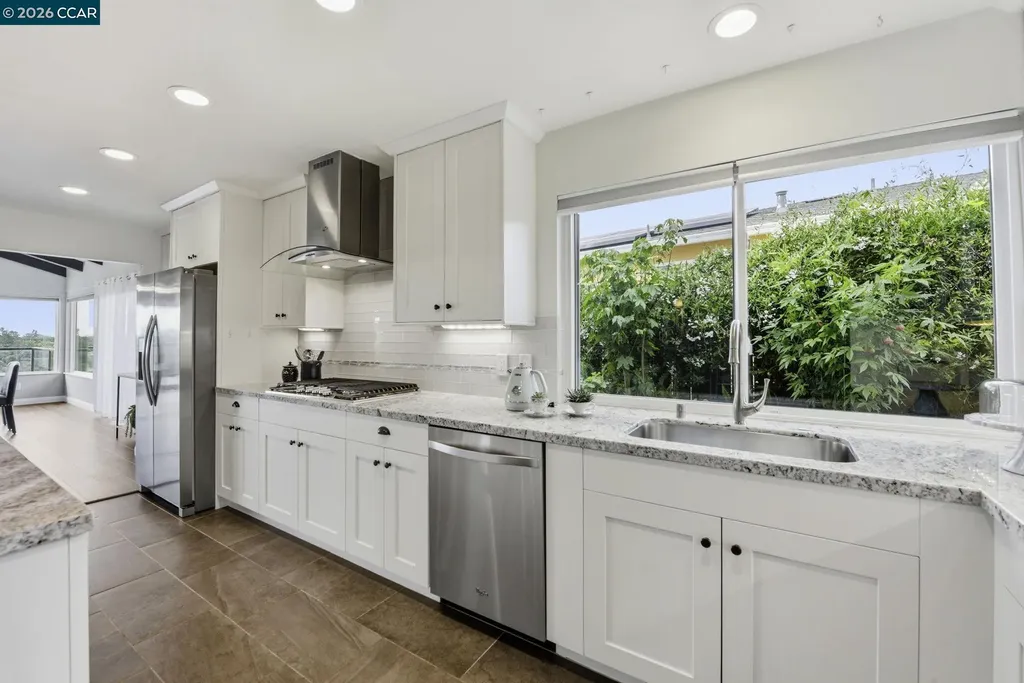 10570 Englewood Drive Oakland CA 94605