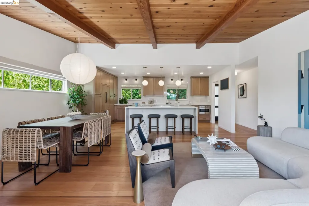 6874 Chambers Drive Oakland CA 94611