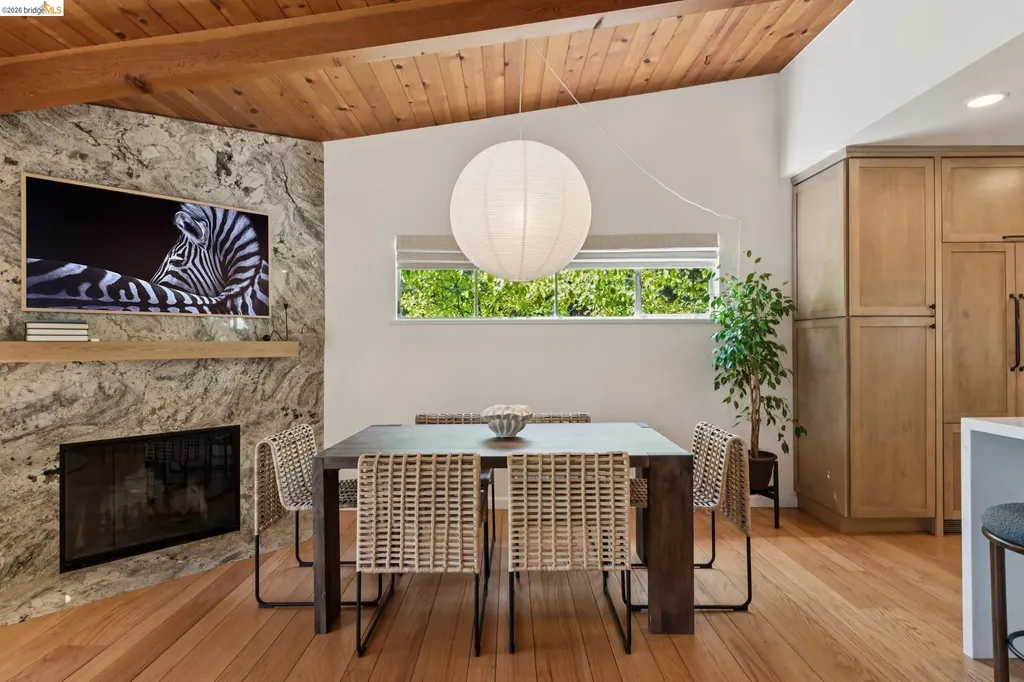 6874 Chambers Drive Oakland CA 94611