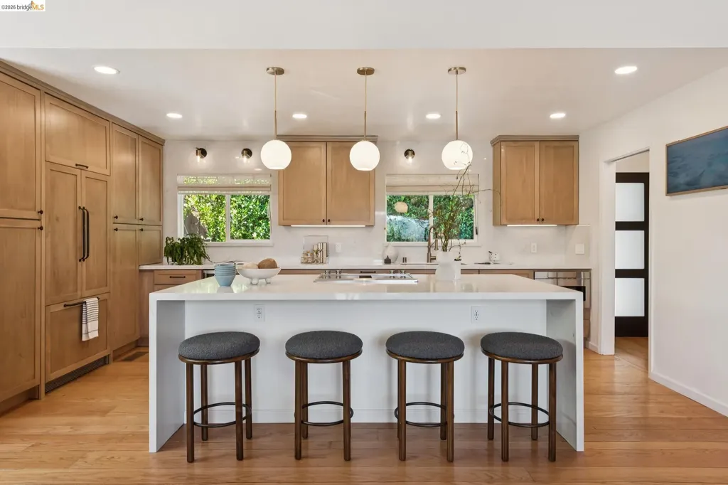 6874 Chambers Drive Oakland CA 94611