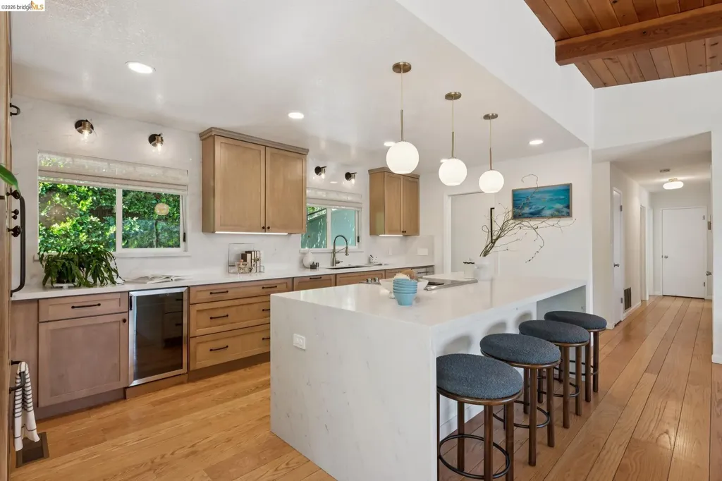 6874 Chambers Drive Oakland CA 94611
