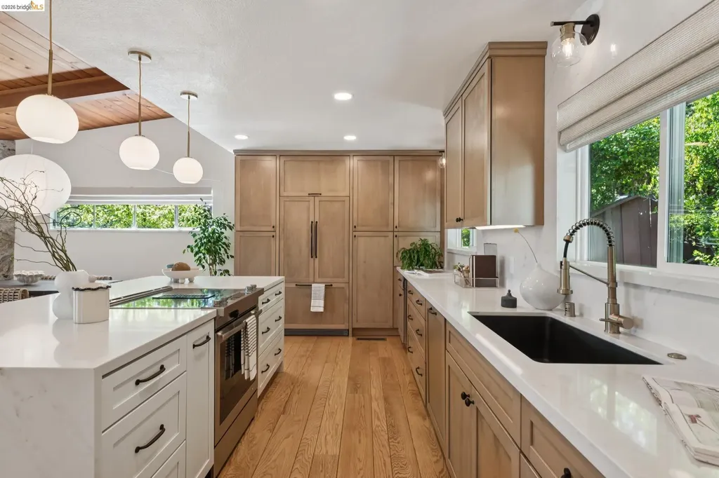 6874 Chambers Drive Oakland CA 94611