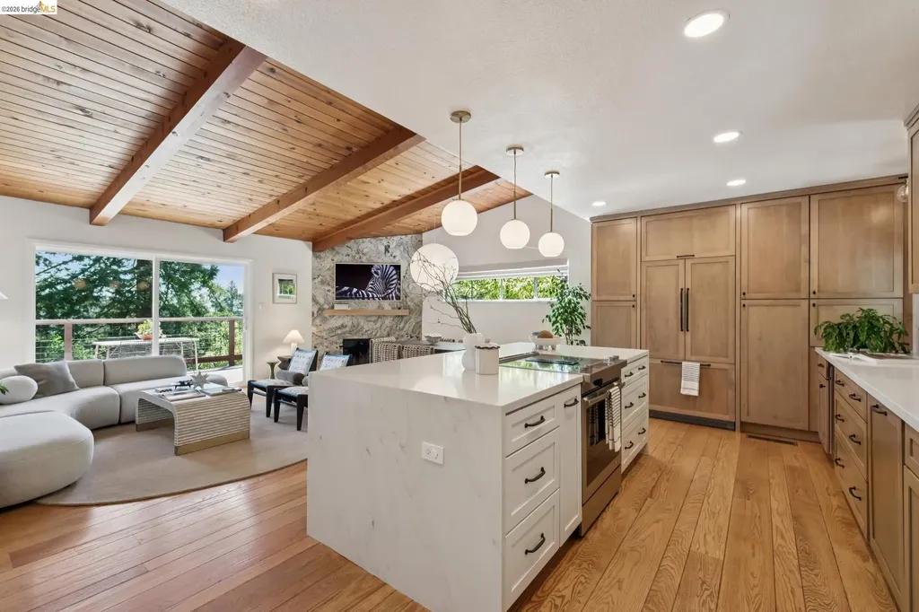 6874 Chambers Drive Oakland CA 94611