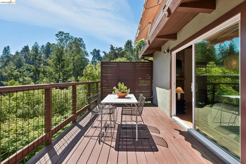 6874 Chambers Drive Oakland CA 94611