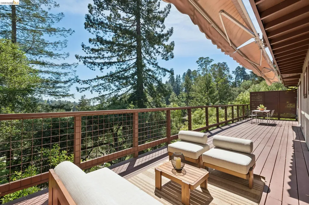 6874 Chambers Drive Oakland CA 94611