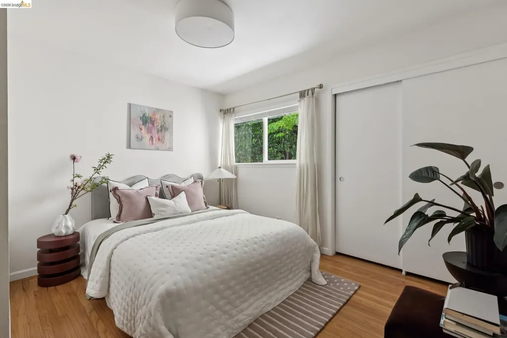 6874 Chambers Drive Oakland CA 94611