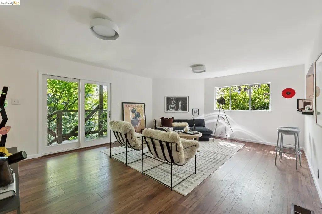 6874 Chambers Drive Oakland CA 94611