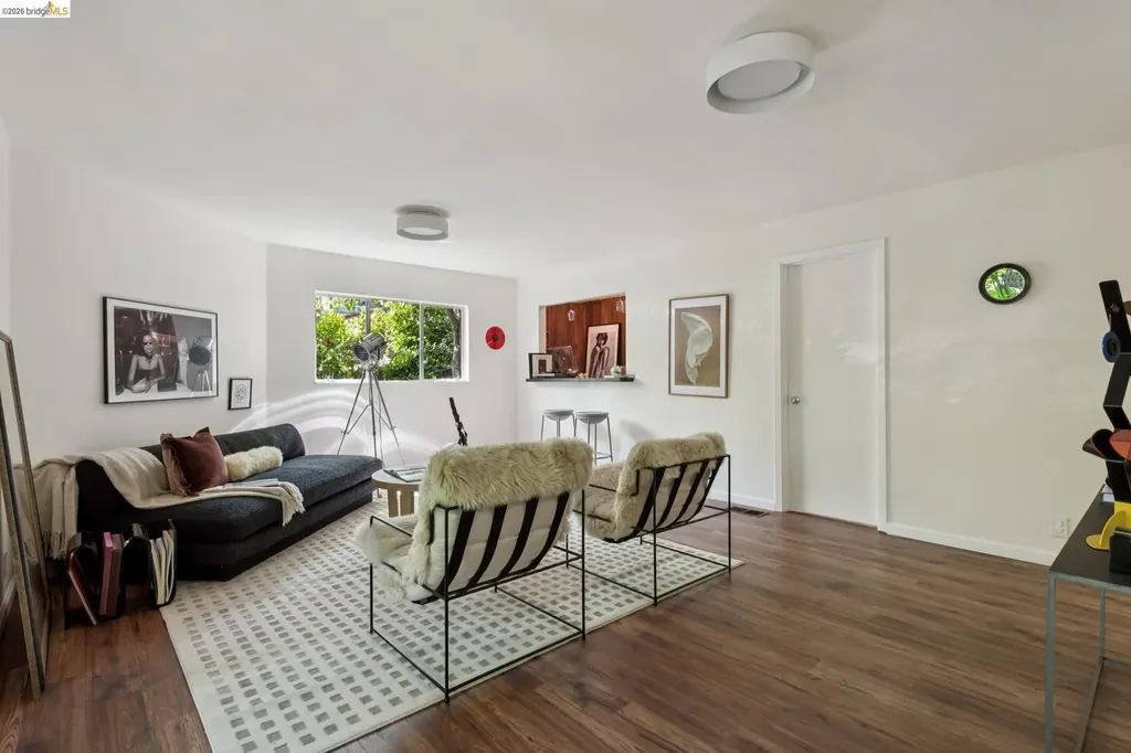 6874 Chambers Drive Oakland CA 94611