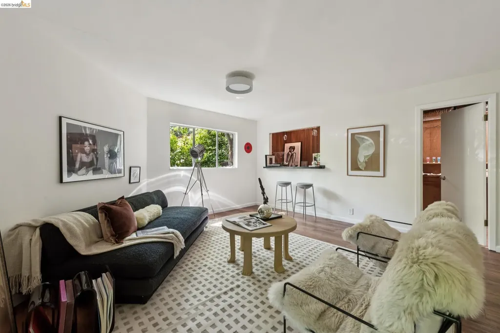 6874 Chambers Drive Oakland CA 94611