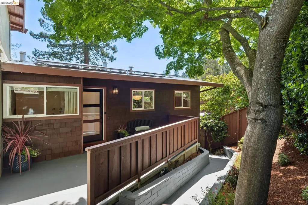 6874 Chambers Drive Oakland CA 94611