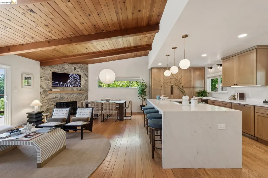6874 Chambers Drive Oakland CA 94611