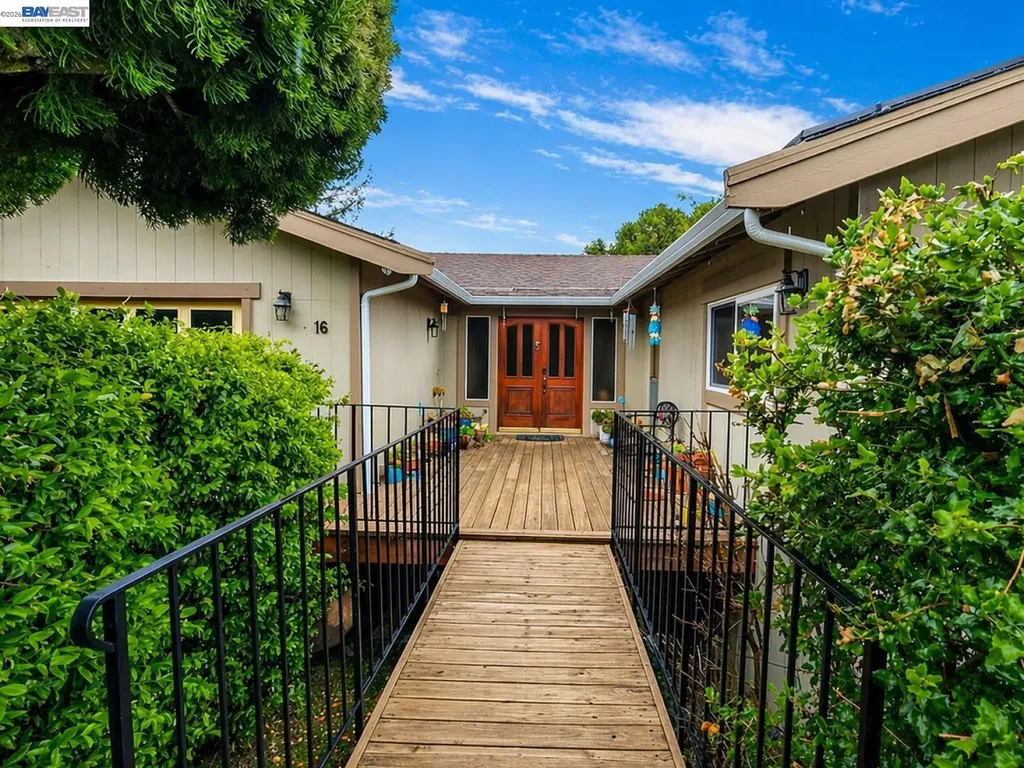 16 Valley View Court El Sobrante CA 94803