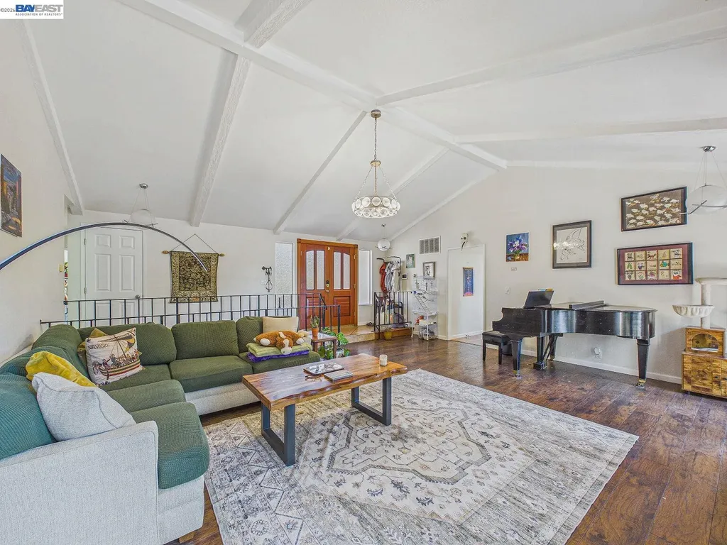 16 Valley View Court El Sobrante CA 94803