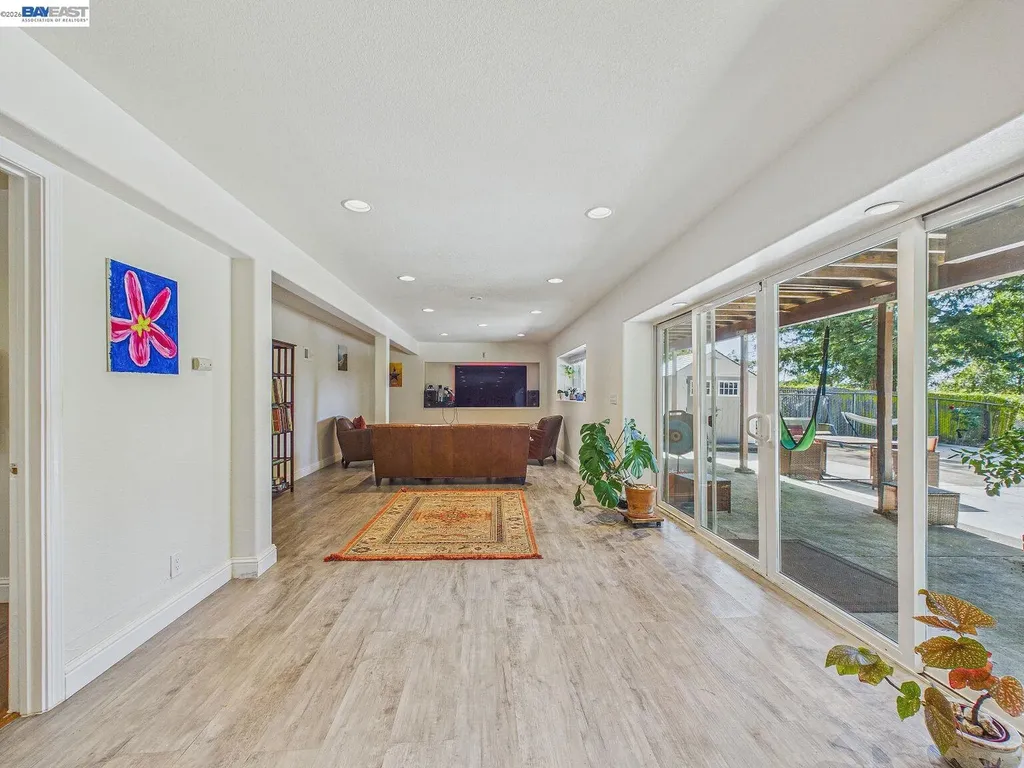 16 Valley View Court El Sobrante CA 94803