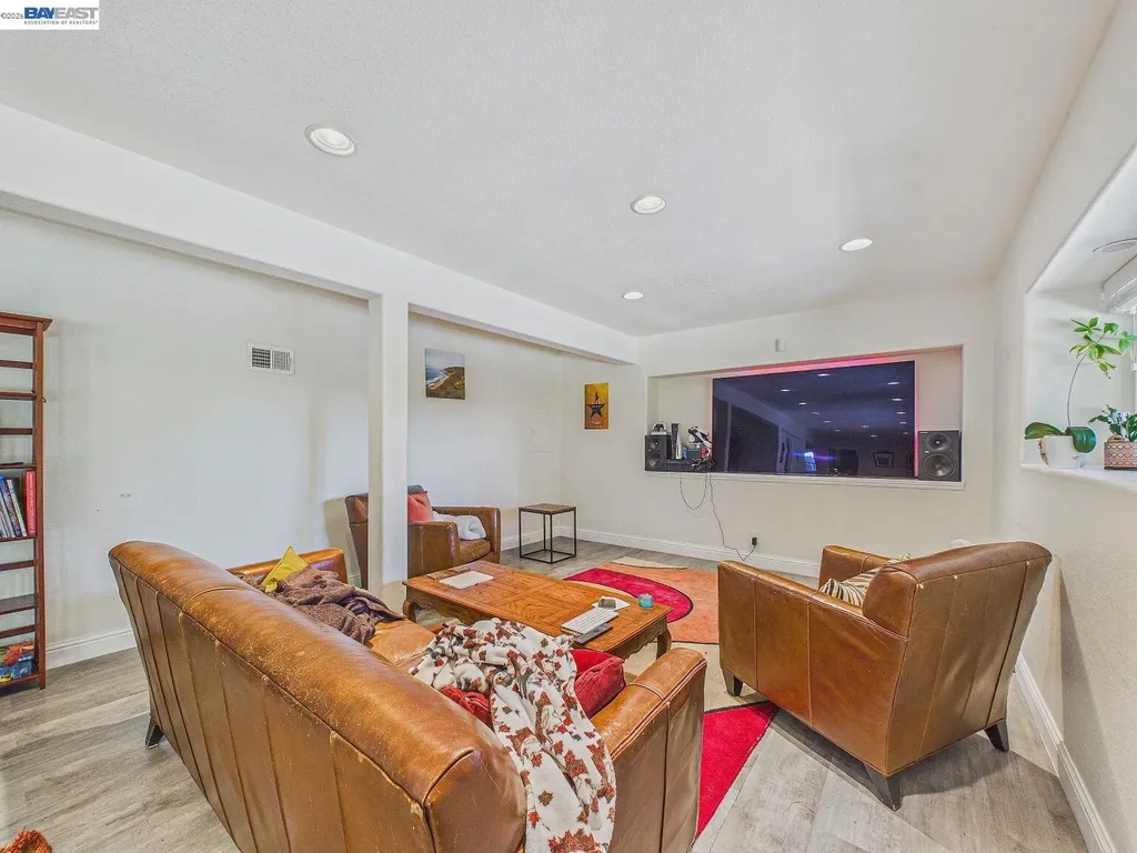 16 Valley View Court El Sobrante CA 94803