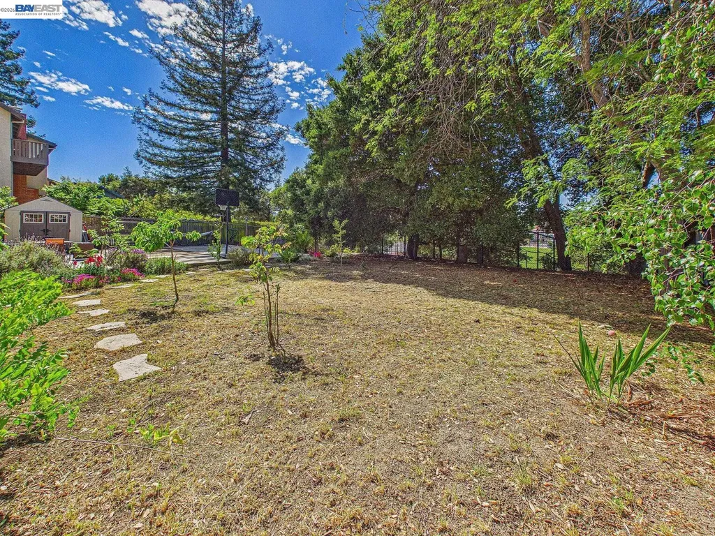 16 Valley View Court El Sobrante CA 94803
