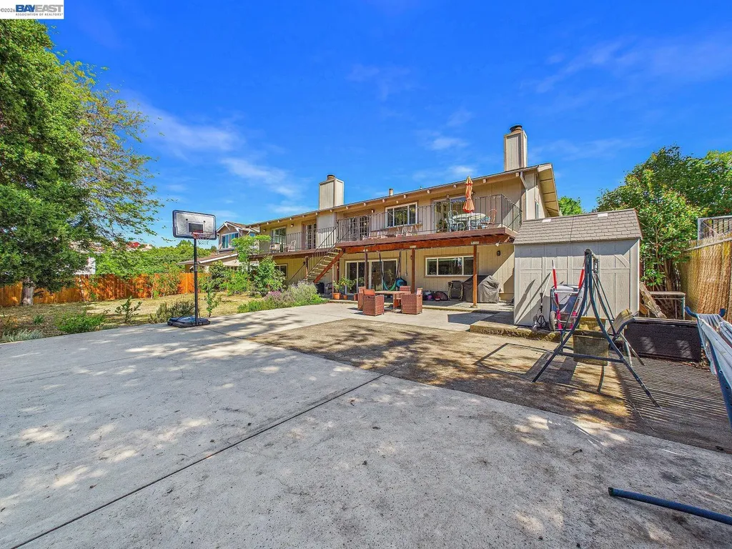 16 Valley View Court El Sobrante CA 94803