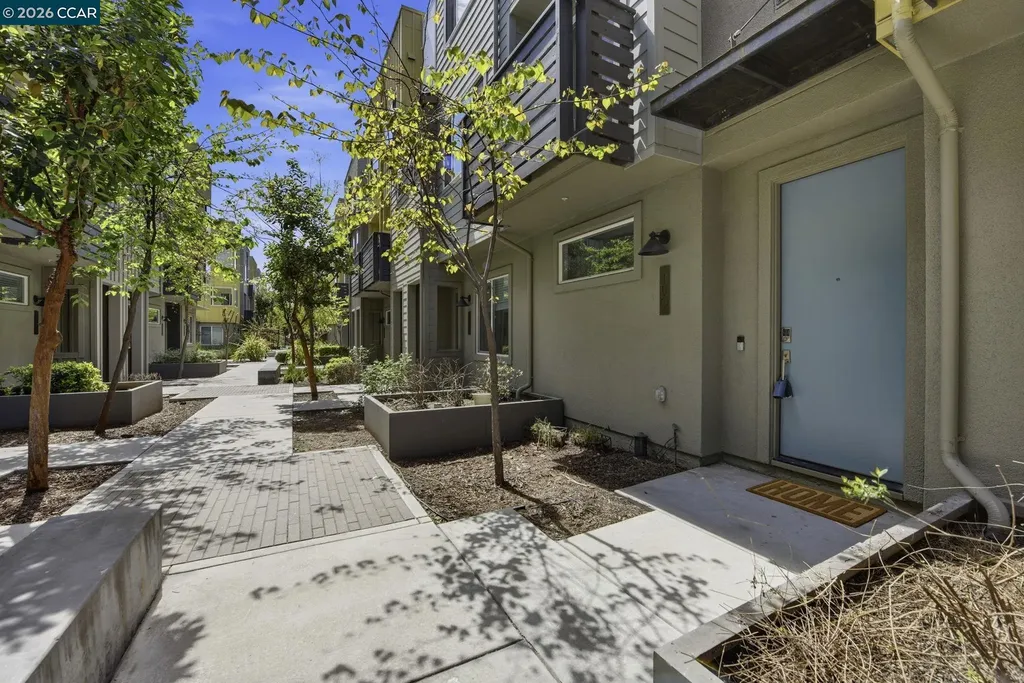 150 Uptown Circle Oakland CA 94607