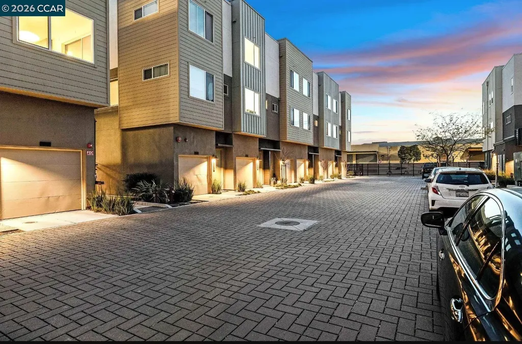 150 Uptown Circle Oakland CA 94607