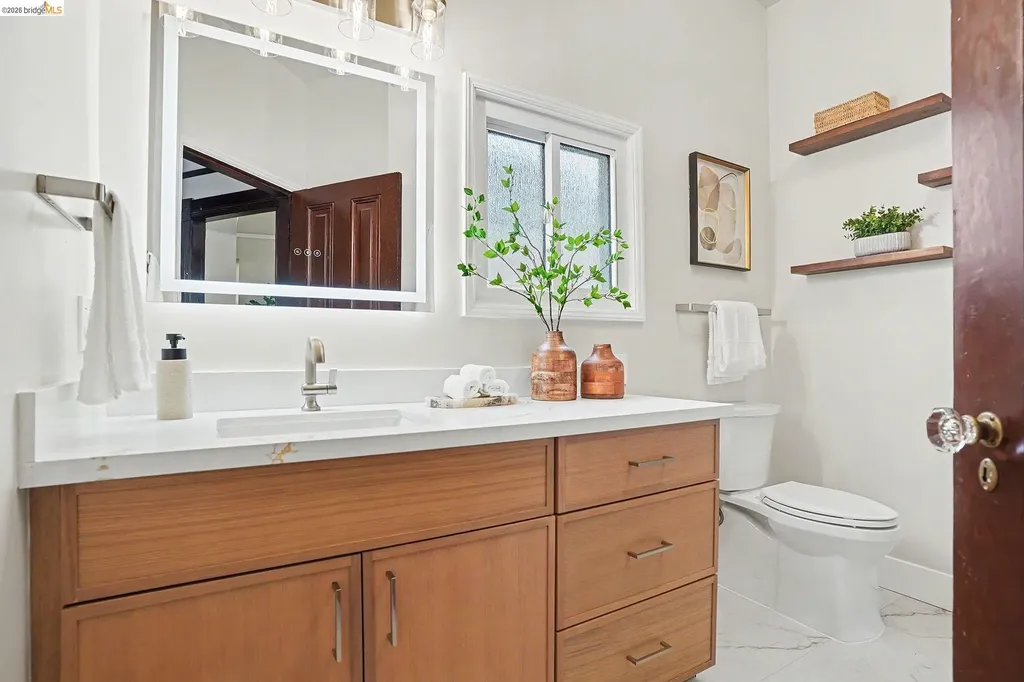 865 Cedar Street Alameda CA 94501