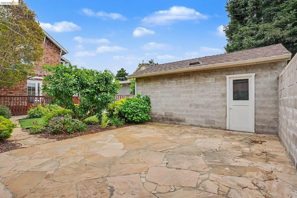 865 Cedar Street Alameda CA 94501