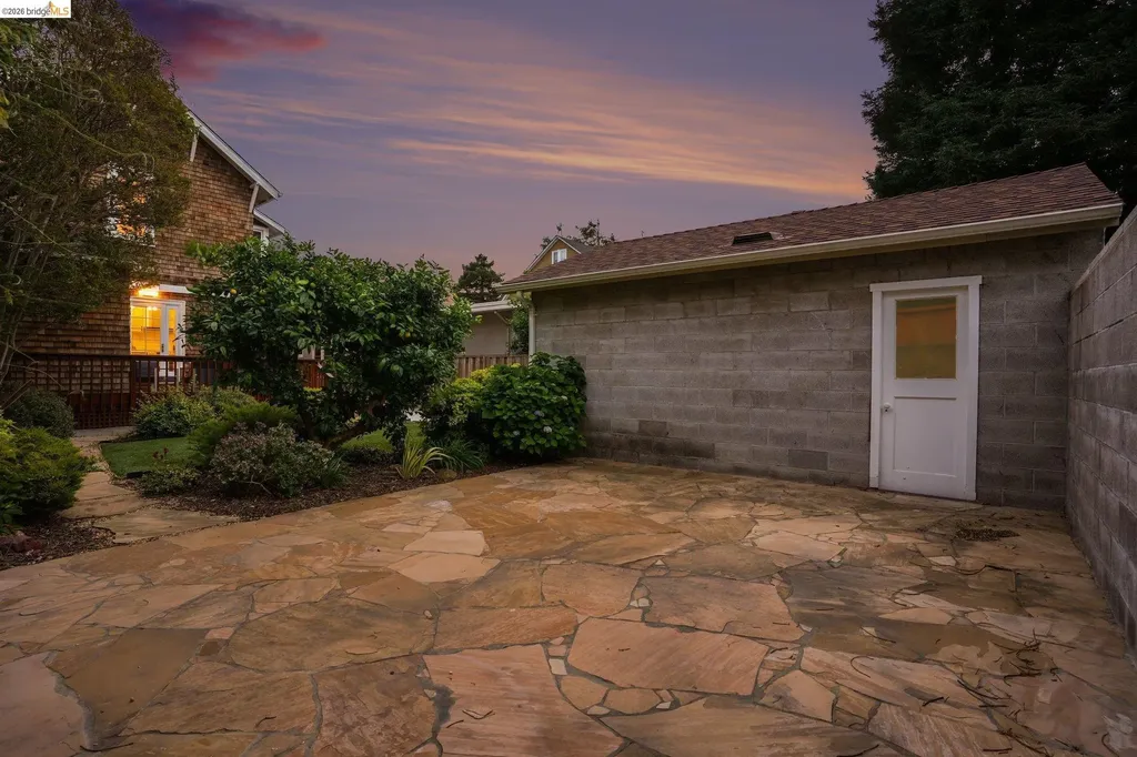 865 Cedar Street Alameda CA 94501
