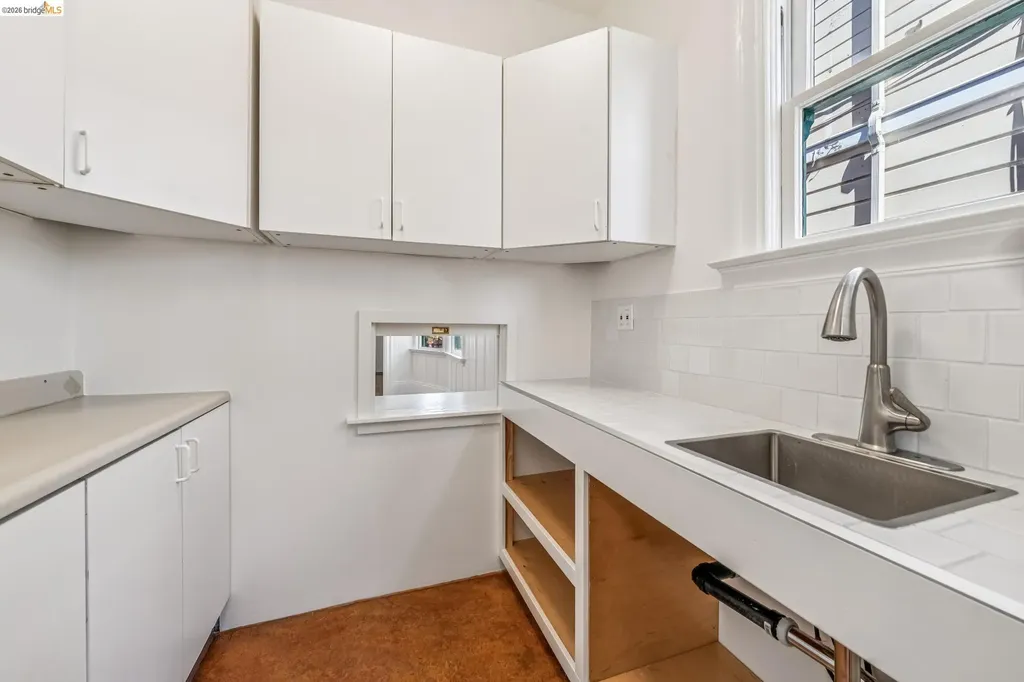 821 32nd Oakland CA 94608