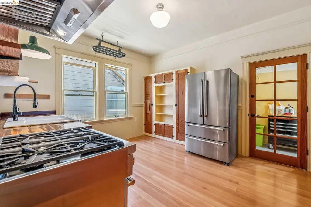 821 32nd Oakland CA 94608
