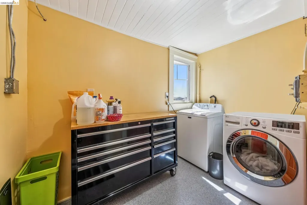 821 32nd Oakland CA 94608