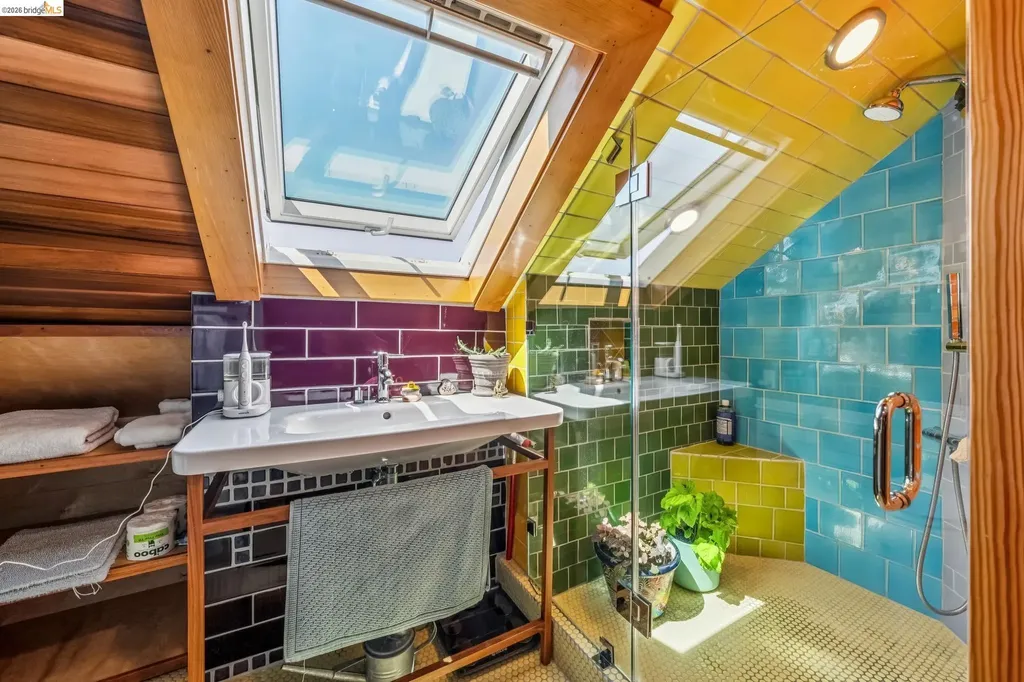 821 32nd Oakland CA 94608