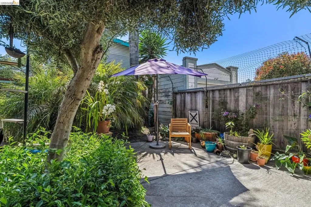 821 32nd Oakland CA 94608