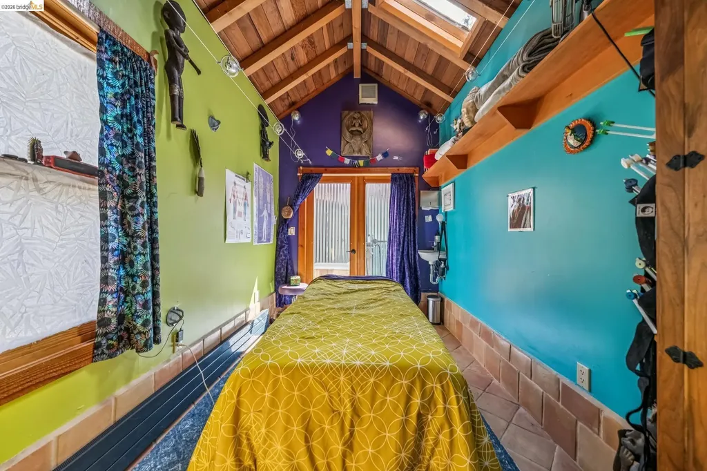 821 32nd Oakland CA 94608