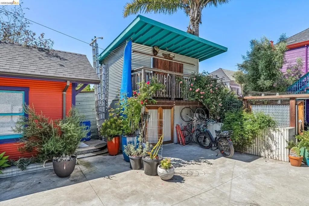 821 32nd Oakland CA 94608