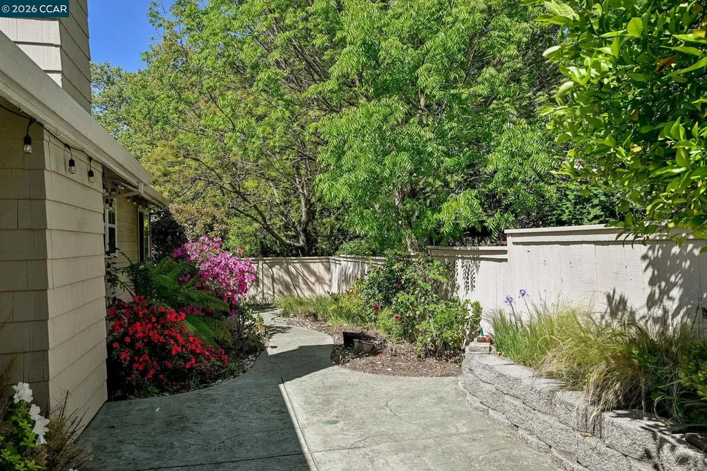 320 Warmcastle Court Martinez CA 94553
