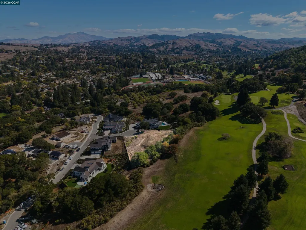 20 Adobe Court Orinda CA 94563