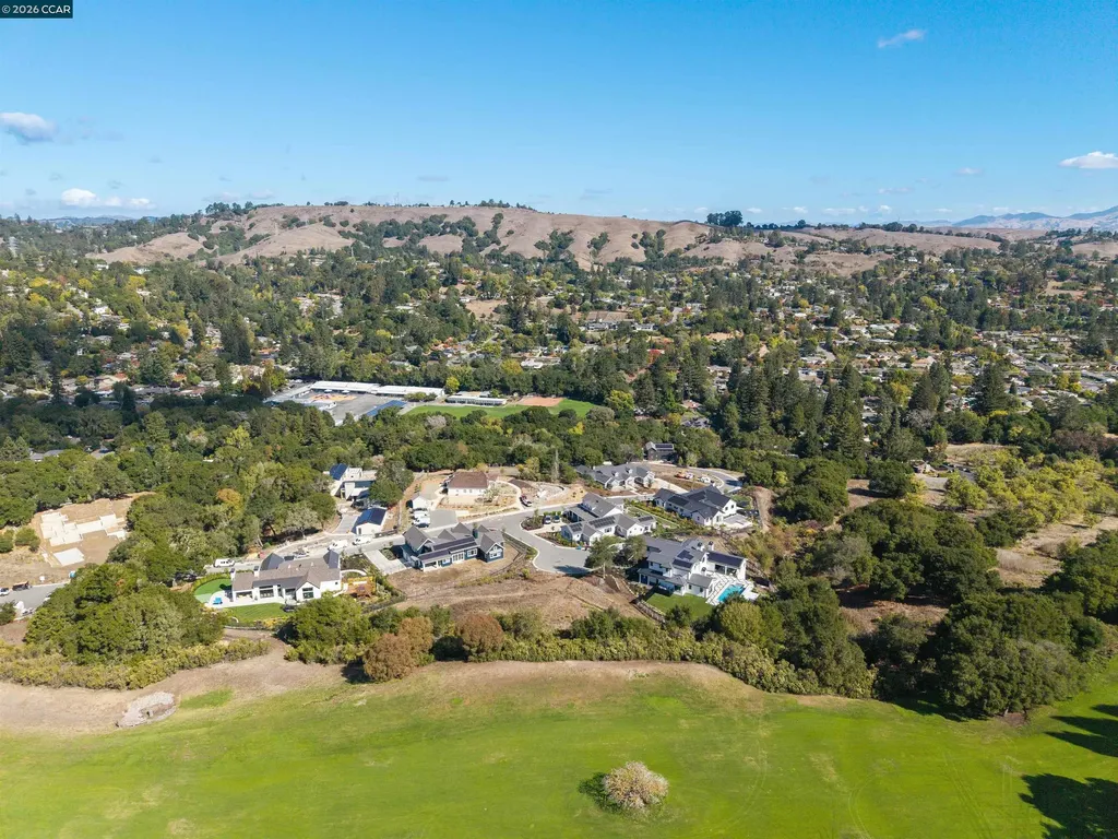 20 Adobe Court Orinda CA 94563