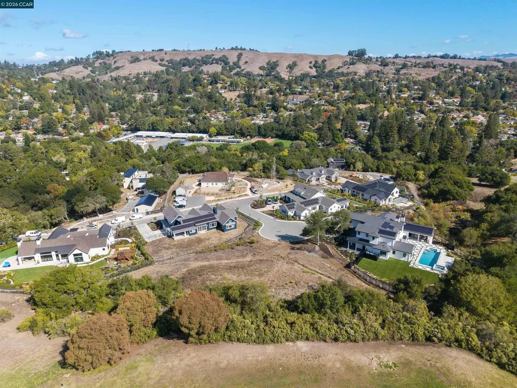 20 Adobe Court Orinda CA 94563