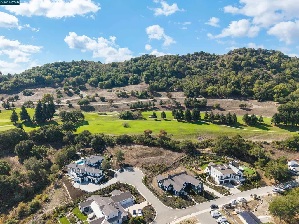 20 Adobe Court Orinda CA 94563