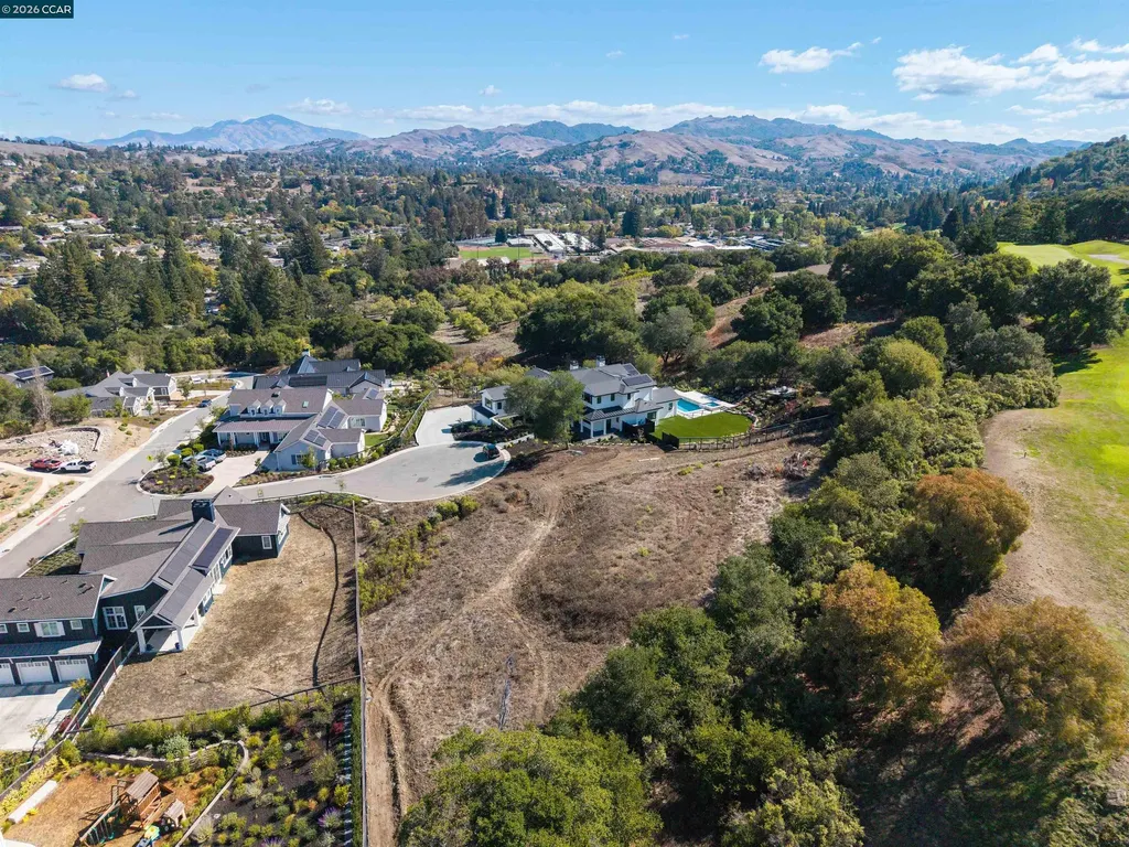 20 Adobe Court Orinda CA 94563