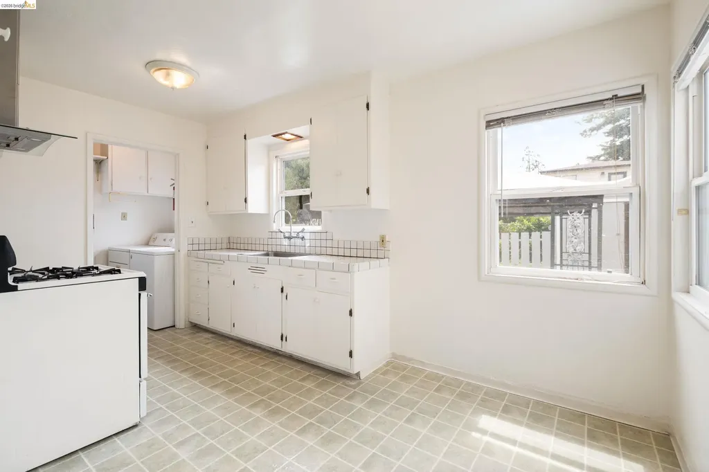1912 Lafayette Street Alameda CA 94501