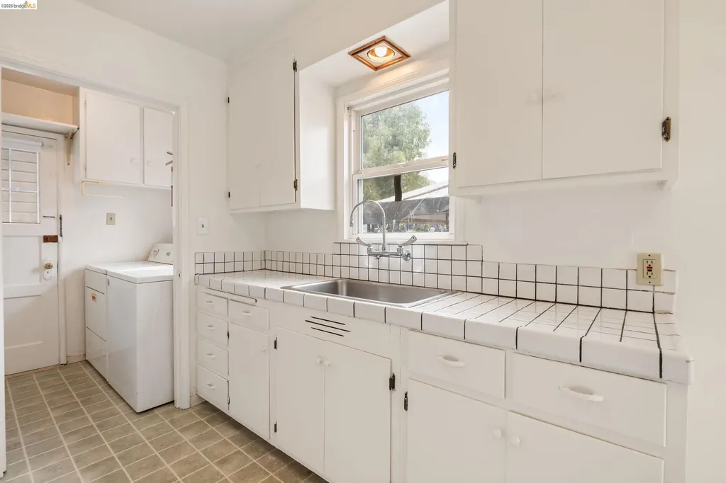 1912 Lafayette Street Alameda CA 94501