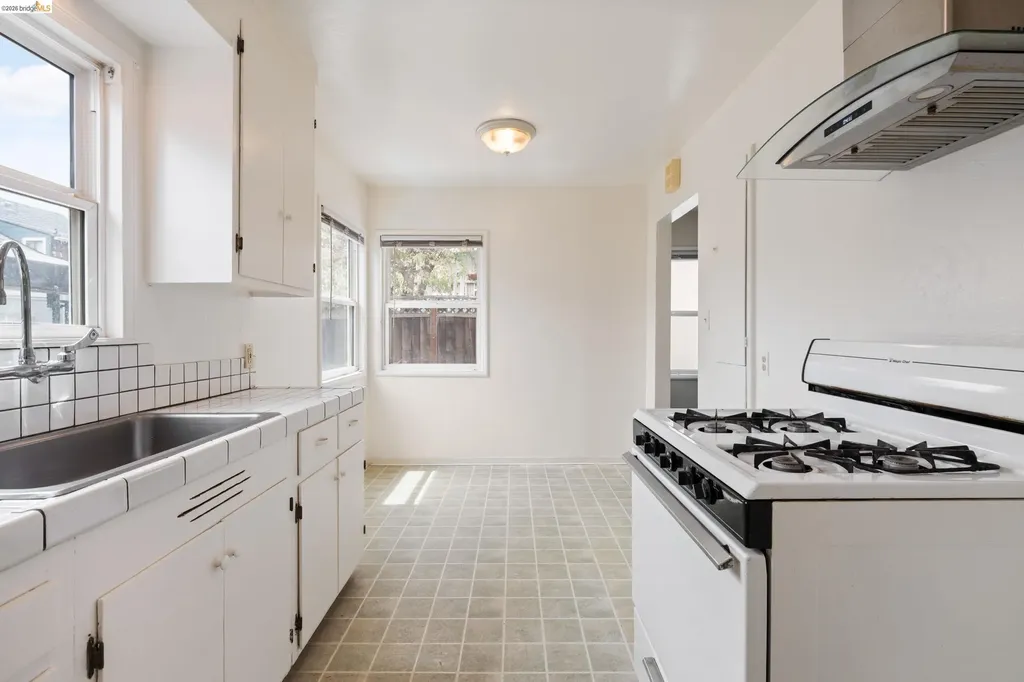 1912 Lafayette Street Alameda CA 94501