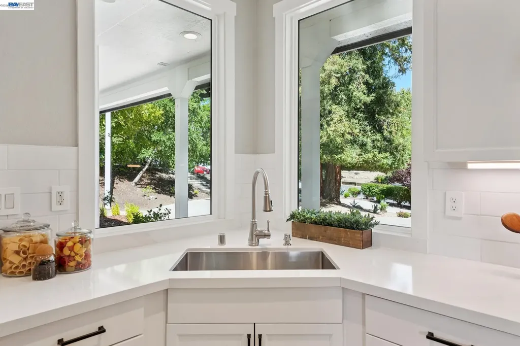 1099 Oak Hill Road Lafayette CA 94549
