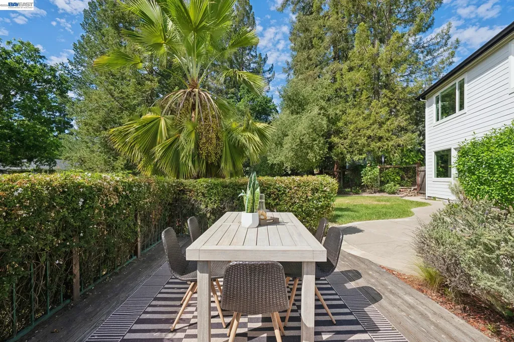 1099 Oak Hill Road Lafayette CA 94549