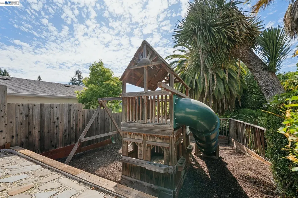 1099 Oak Hill Road Lafayette CA 94549