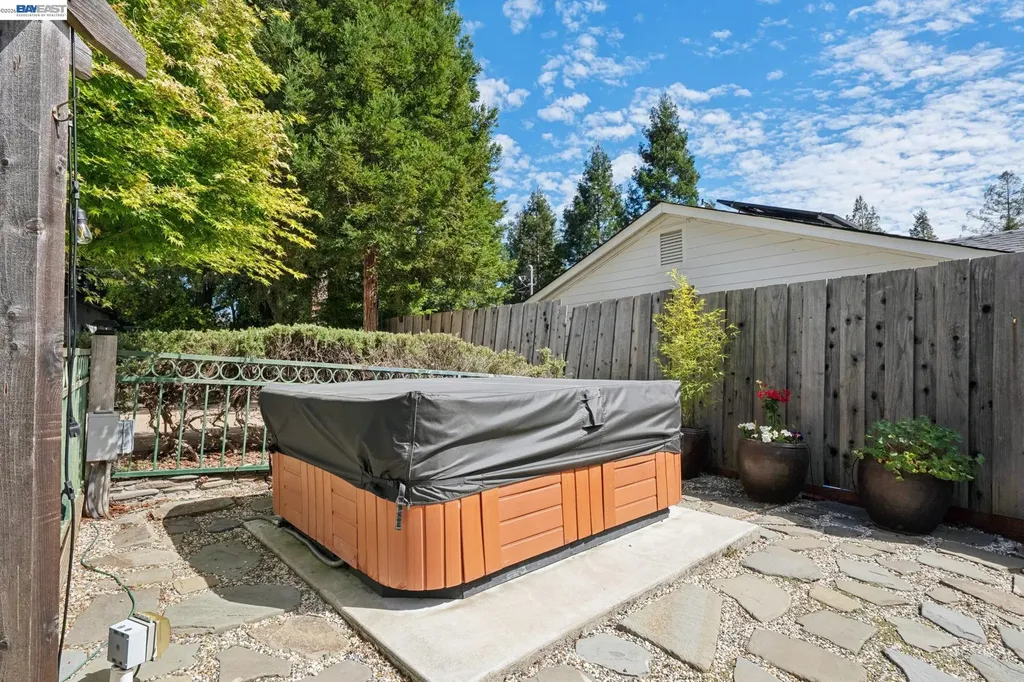 1099 Oak Hill Road Lafayette CA 94549