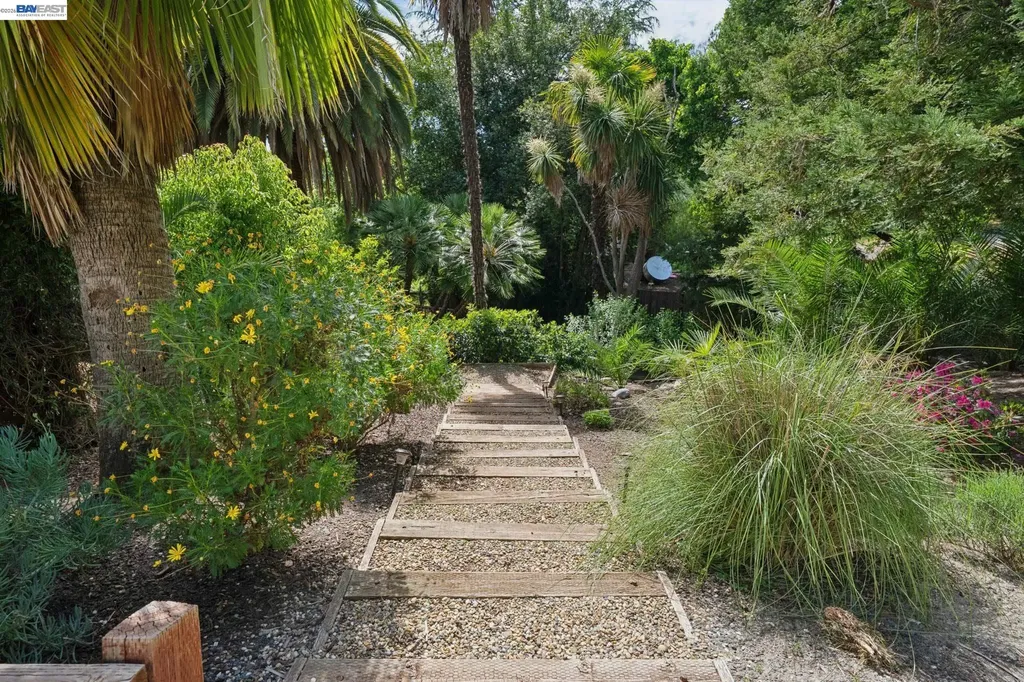 1099 Oak Hill Road Lafayette CA 94549