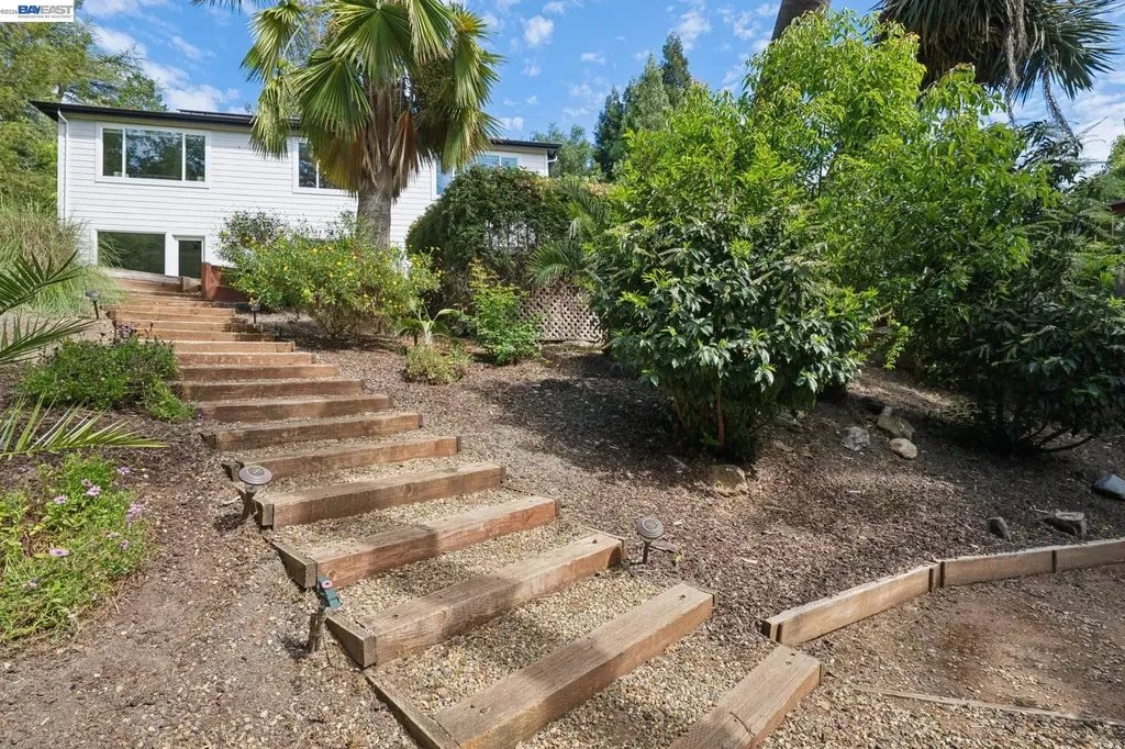 1099 Oak Hill Road Lafayette CA 94549